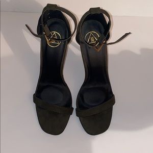 NWOT* Olive Green Suede simple heeled sandal sz 38